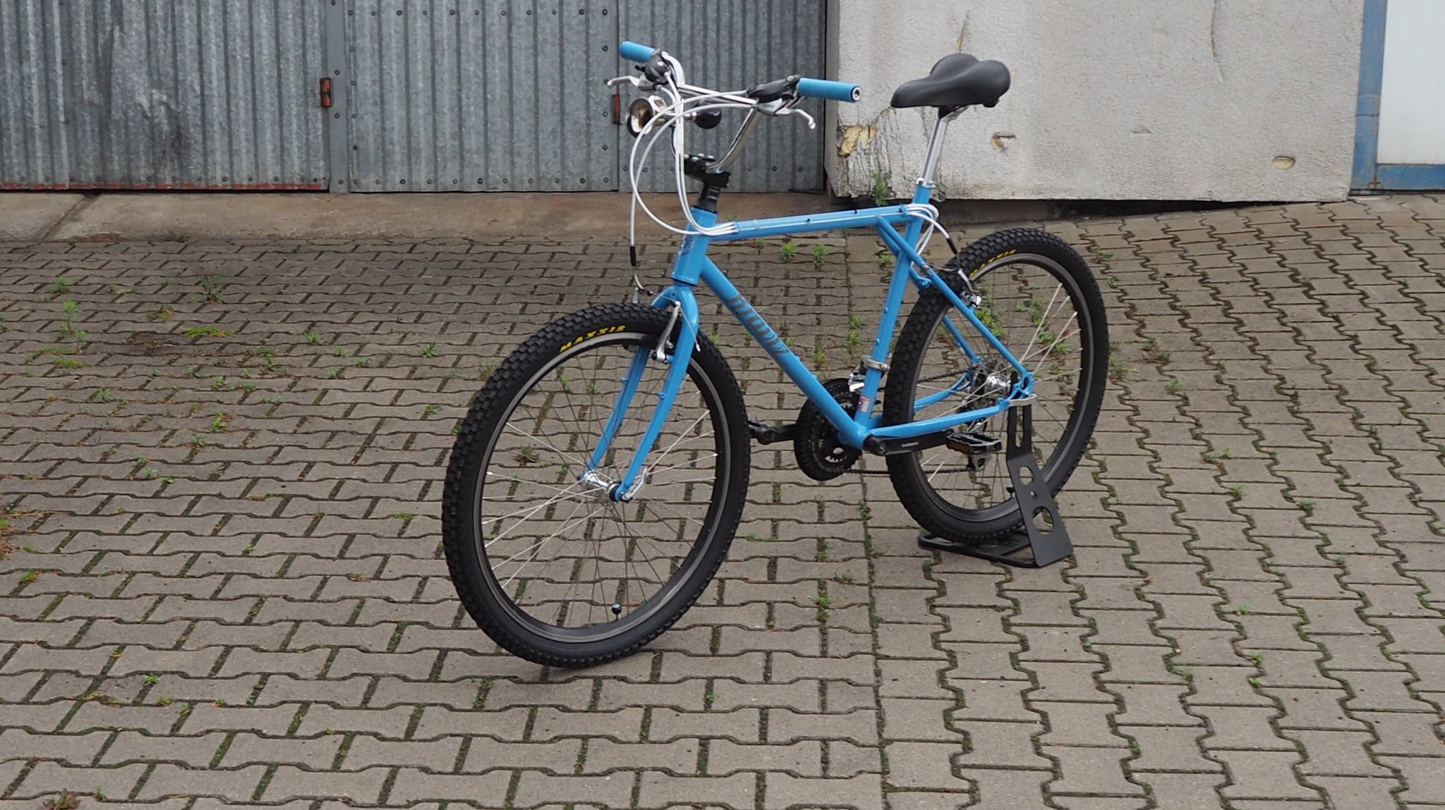 Rama rowerowa lutowana z wykorzystaniem stalowych rur Columbus ZONA, widelec stalowy