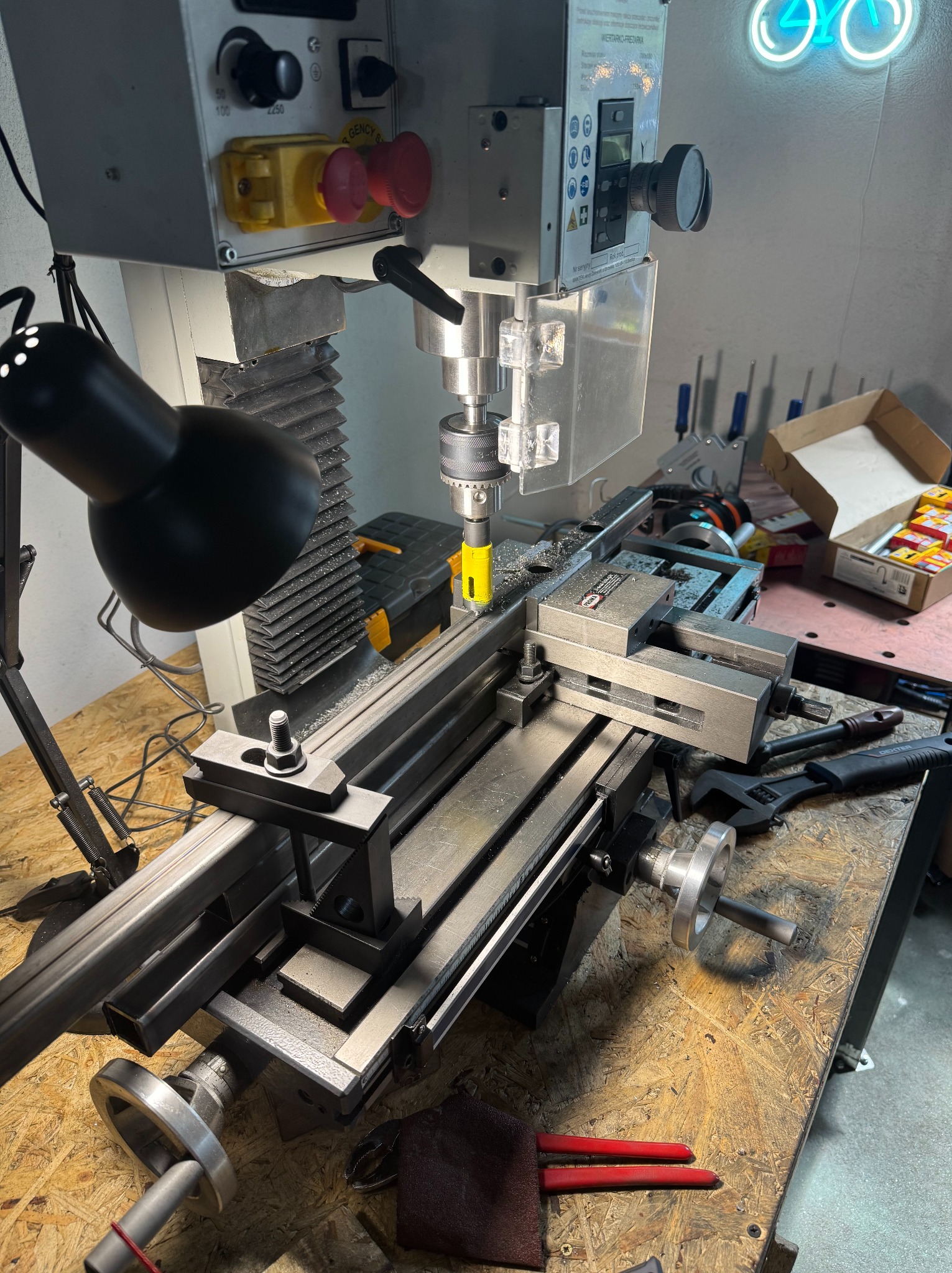 Prace frezarsko-wiertarskie