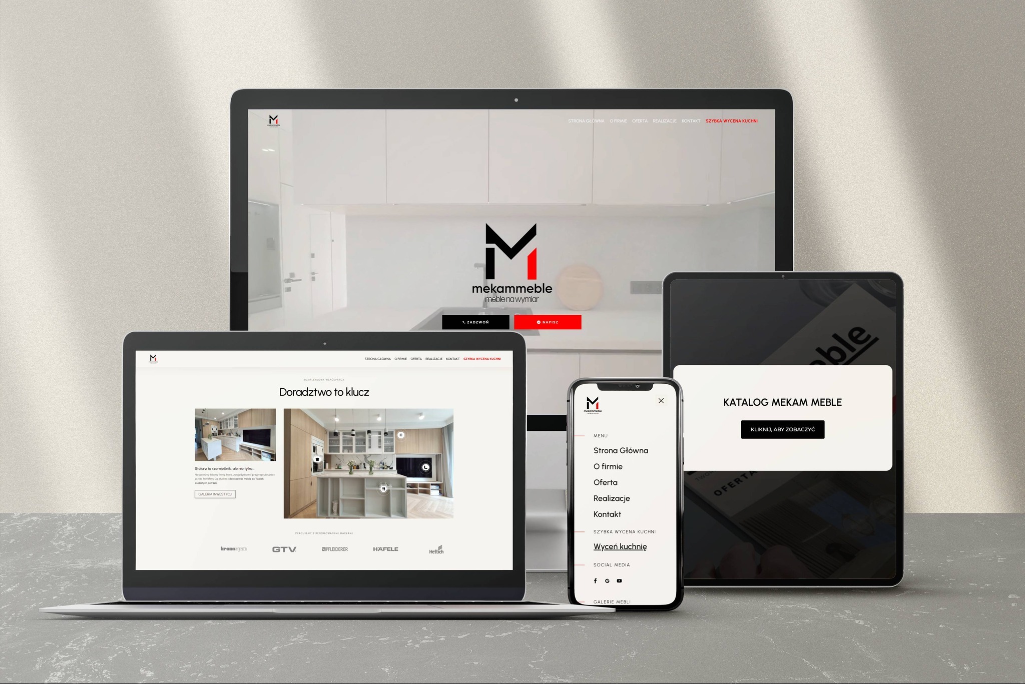 Responsywna strona internetowa Mekam Meble na różnych urządzeniach: laptop, tablet i smartfon. Prezentacja oferty kuchni na wymiar. Nowoczesny design.