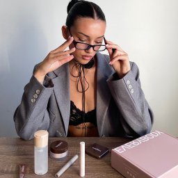 Współpraca realizowana dla marki kosmetycznej EverybodyLondon, celem było pokazanie nowej kolekcji kosmetyków, głównie opierała się ona na nagraniu makijażu przy użyciu tych kosmetyków. 