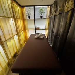 DIXIT SPÓŁKA Z OGRANICZONĄ ODPOWIEDZIALNOŚCIĄ - Posiadamy 6 niezależnych stanowisk masażowych