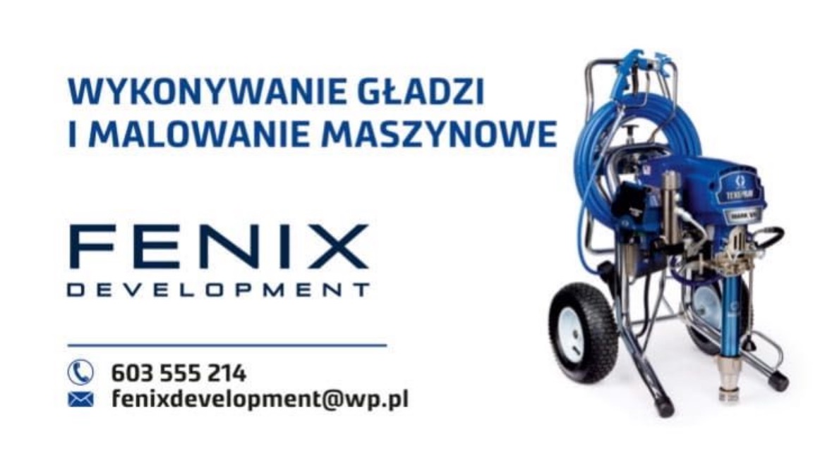 Niebieski agregat malarski na kółkach, z widocznym wężem i dyszą, obok logo firmy Fenix Development z informacjami kontaktowymi.