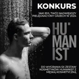 Czarno-białe zdjęcie mężczyzny pod prysznicem, obok napis 'KONKURS' i nazwa kosmetyków 'Humanist'. Plakat reklamowy konkursu kosmetycznego.