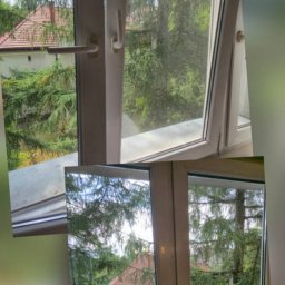 KRAKÓW TOP CLEAN IGOR GOGUNSKYI - Okno PCV, widok na zieleń i dom. Górna część okna uchylona, szyba brudna, dolna część czysta. Prezentacja efektu mycia okien.