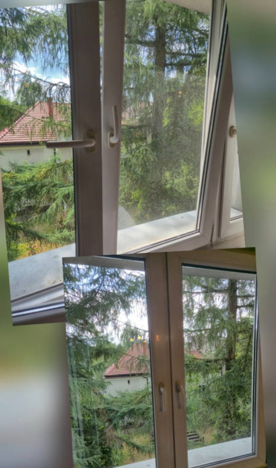 Okno PCV, widok na zieleń i dom. Górna część okna uchylona, szyba brudna, dolna część czysta. Prezentacja efektu mycia okien.