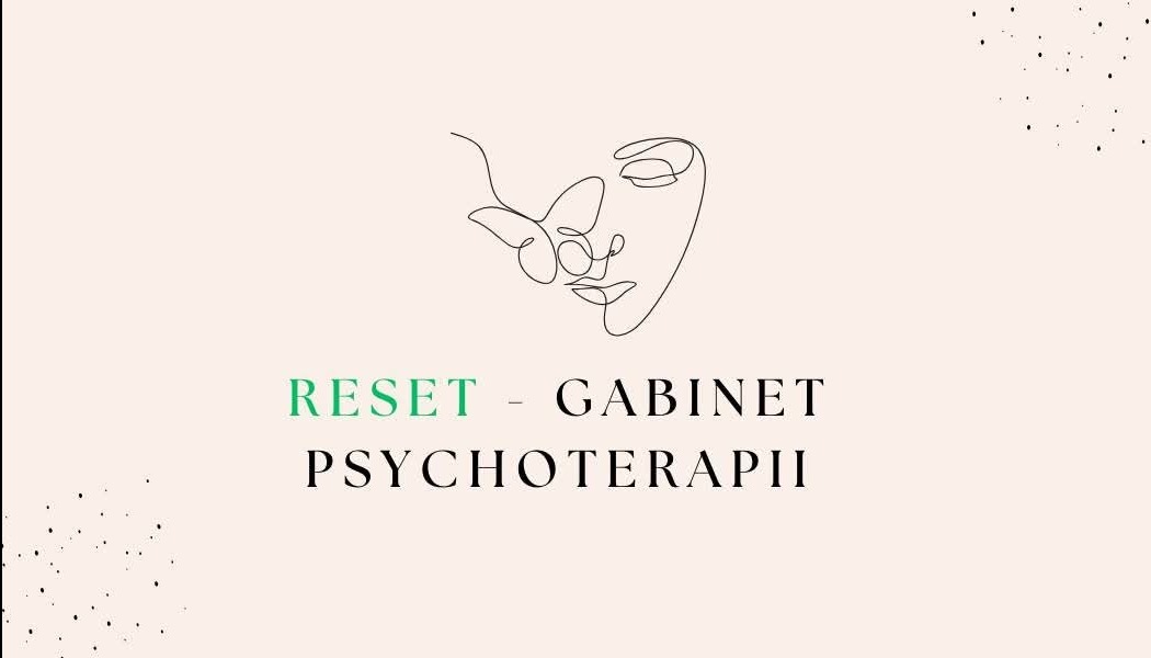 Minimalistyczne logo gabinetu psychoterapii: kontur twarzy i motyla, napis 'RESET - GABINET PSYCHOTERAPII' w kolorach zieleni i czerni na kremowym tle.