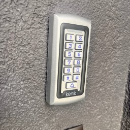Nasze realizację - zamek szyfrowy z czytnikiem breloków wraz z elektrozaczepem marki Kenik 