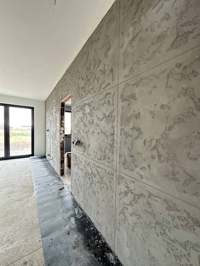 Efekt betonu - salon w domu jednorodzinnym