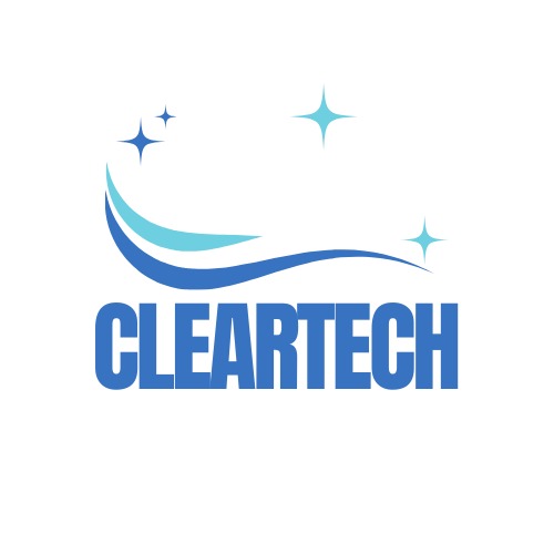 Logotyp firmy Cleartech: niebieski napis z motywem fal i gwiazd, sugerujący czystość i nowoczesność. Minimalistyczny design na białym tle.