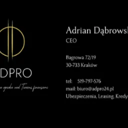 Wizytówka firmy ADPRO z Krakowa, oferującej ubezpieczenia, leasing i kredyty. Minimalistyczny design z logo i danymi kontaktowymi CEO Adriana Dąbrowskiego.