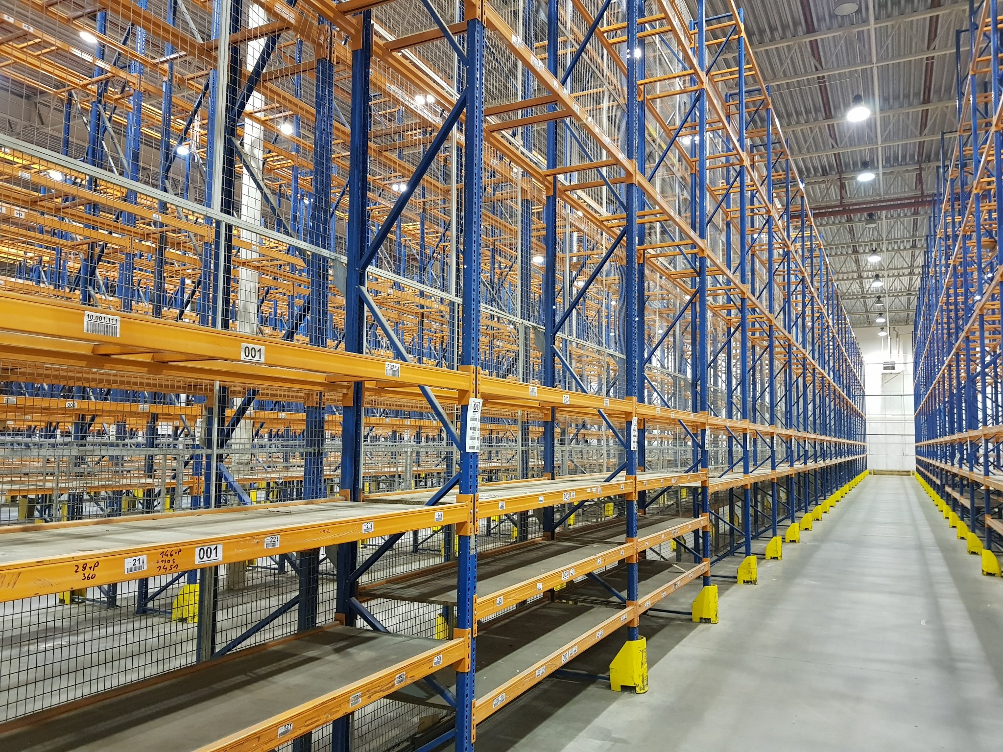 Regał paletowy z osłonami