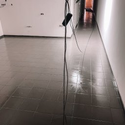 Yauheni Zabarouski - szpachlowanie i malowanie ścian sprzątanie po wykonanej pracy