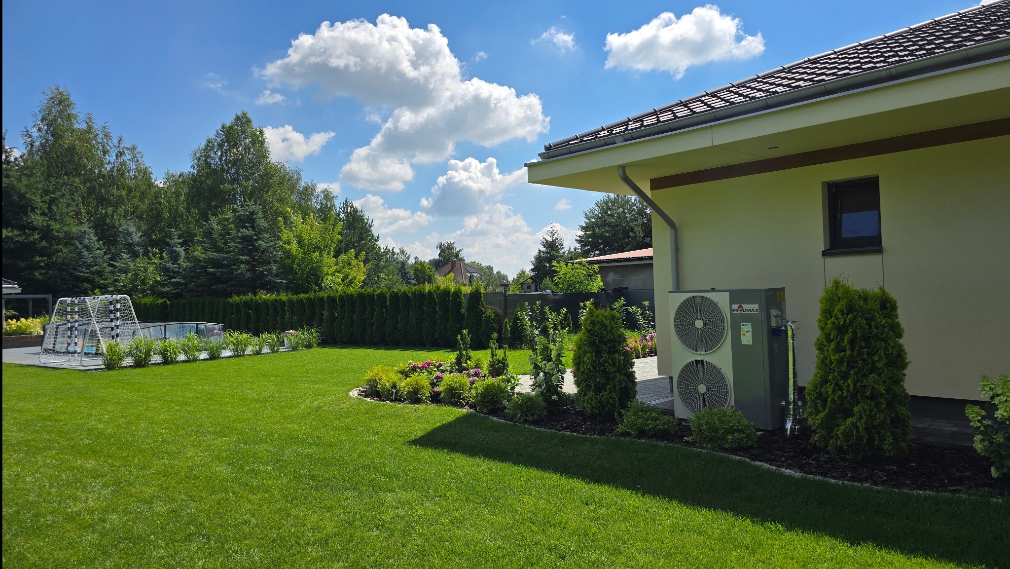 Montaż Pomy Ciepła do podgrzewania wody w basenie - Inwestycja w domu pod Warszawą