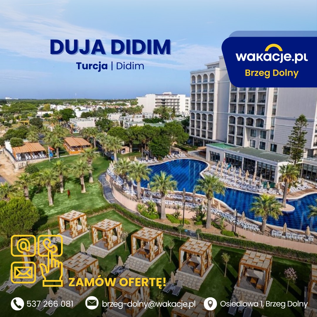 Widok z góry na luksusowy hotel w Didim, Turcja, z basenami, palmami i pawilonami relaksacyjnymi. Oferta wakacyjna z logo wakacje.pl i danymi kontaktowymi.