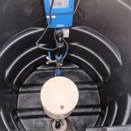 Studzienka plastikowa i montaż sterowania pompą na falowniku