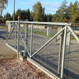 Stare panele zostały zdemontowane i zainstalowano nowe. Рomalowane na kolor grafitowy. 