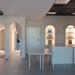 Kompleksowe wykonanie lokalu usługowego.
Suche zabudowy ścian, sufity podwieszane KG i Armstrong, gładzie, malowanie, układanie płytek,