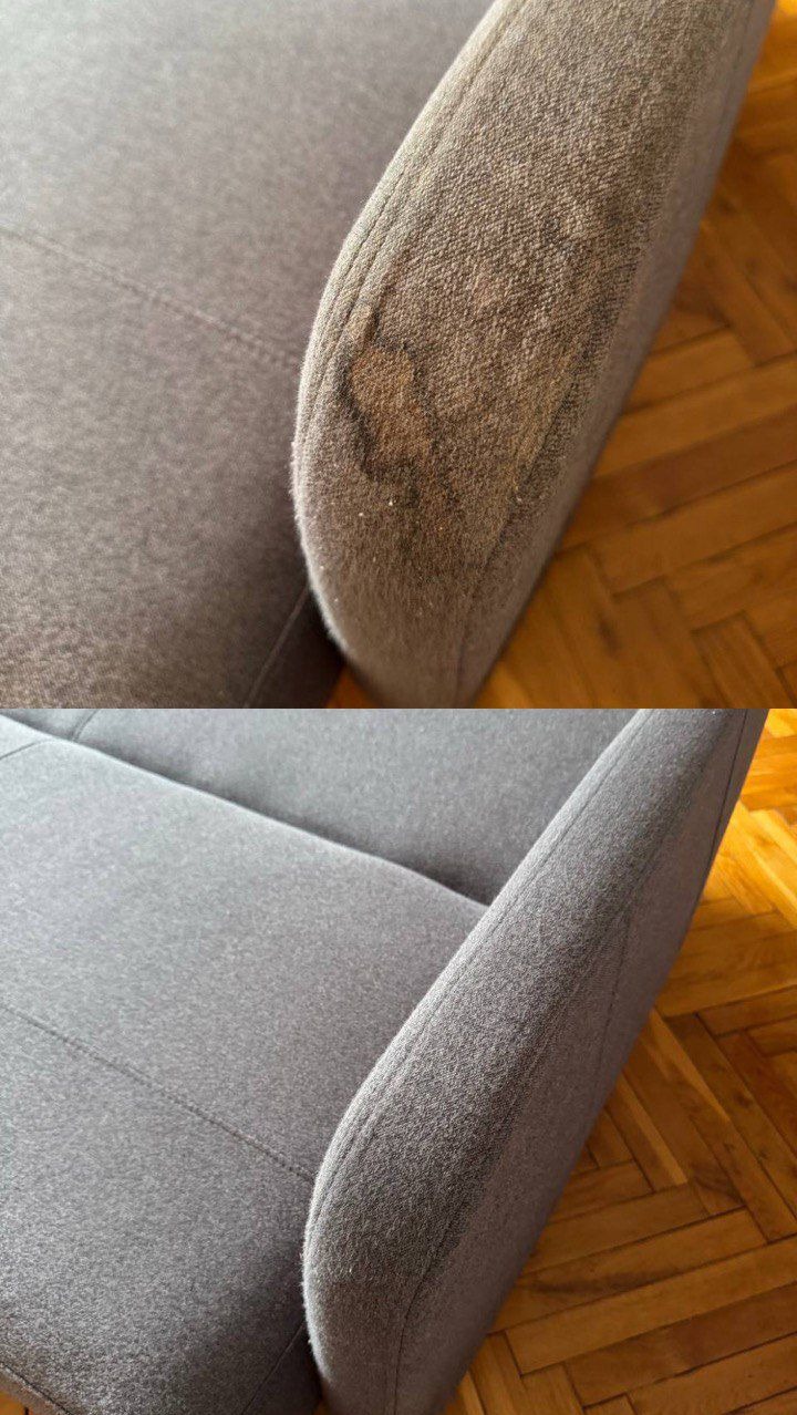 Tapicerka fotela w zbliżeniu: część z plamą przed czyszczeniem i czysta po zabiegu, ukazująca skuteczność usługi na tle parkietu.