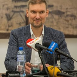Tłumaczenie podczas konferencji prasowej