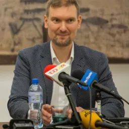 Tłumaczenie podczas konferencji prasowej