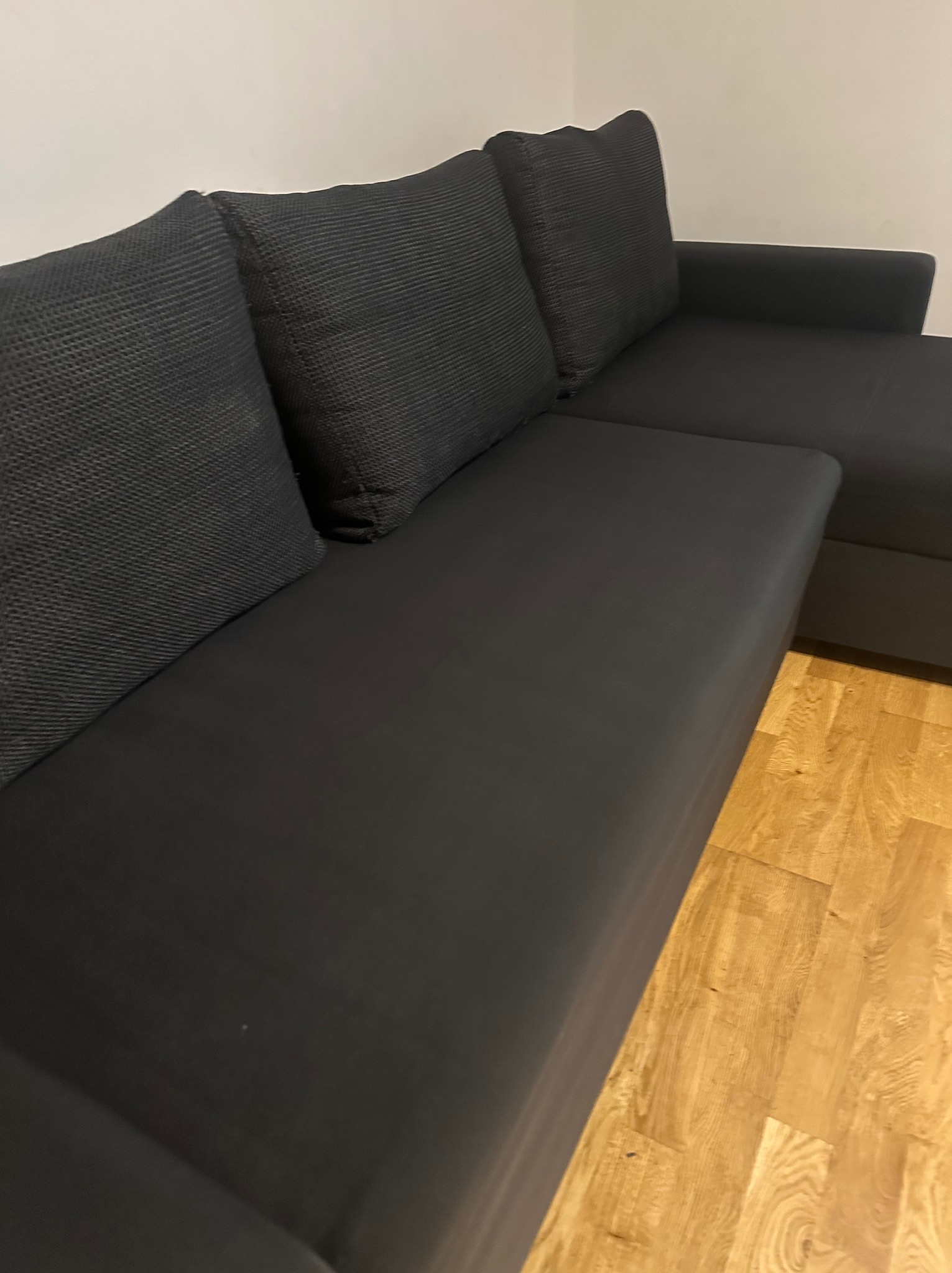 Pranie kanapy i poduszek metodą ekstrakcyjną