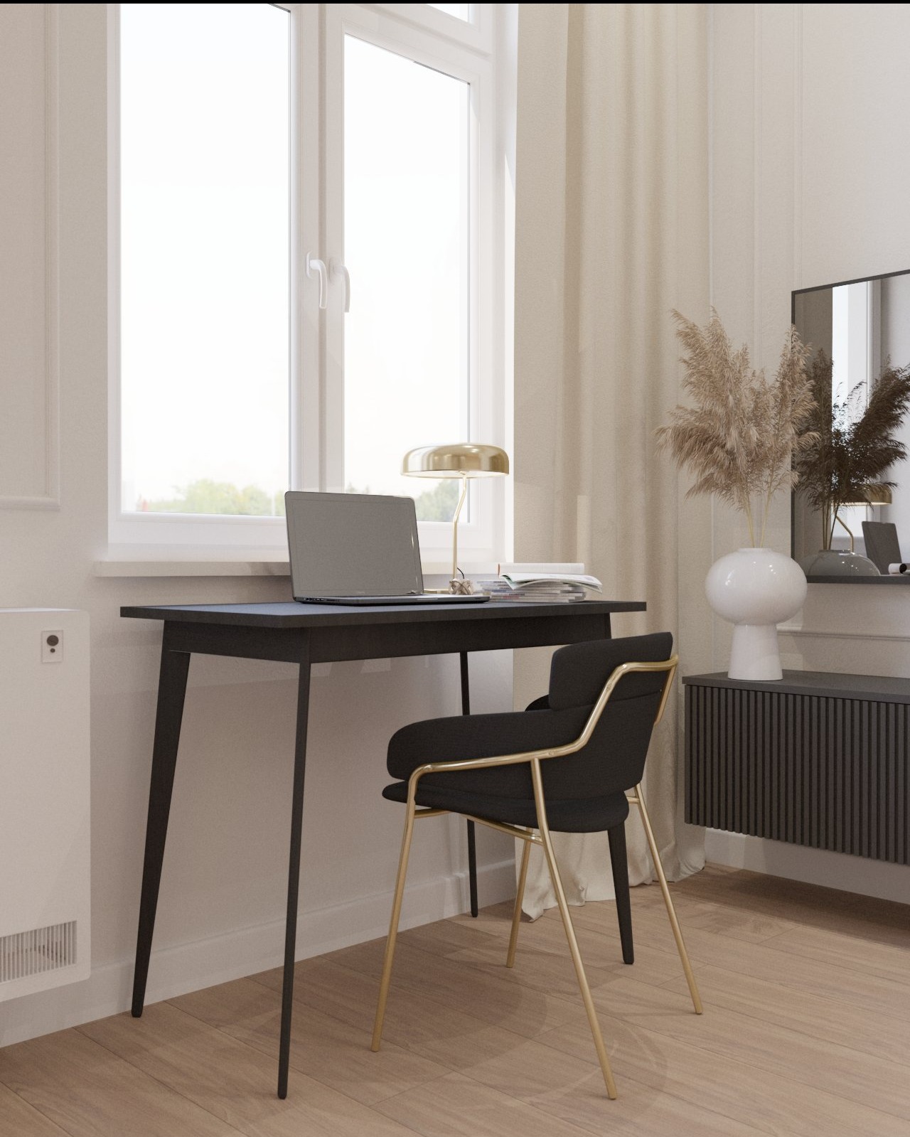 Elegancki kącik do pracy w jasnym wnętrzu: czarne biurko z laptopem, złota lampka, krzesło z metalowymi nogami i dekoracyjny wazon z trawami pampasowymi.