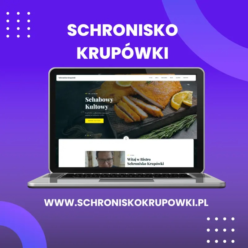 Laptop prezentuje stronę WWW Schronisko Krupówki z daniem i tekstem 'Schabowy Kultowy' na fioletowym tle z adresem strony. Nowoczesny design, estetyczny układ.