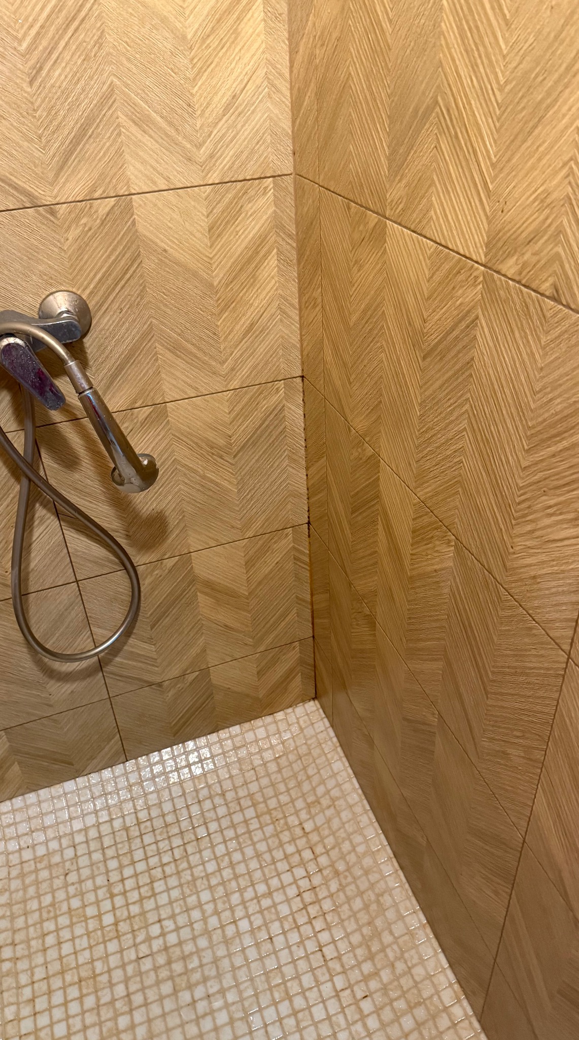 Połączenie nowoczesnego wzoru z mozaiką