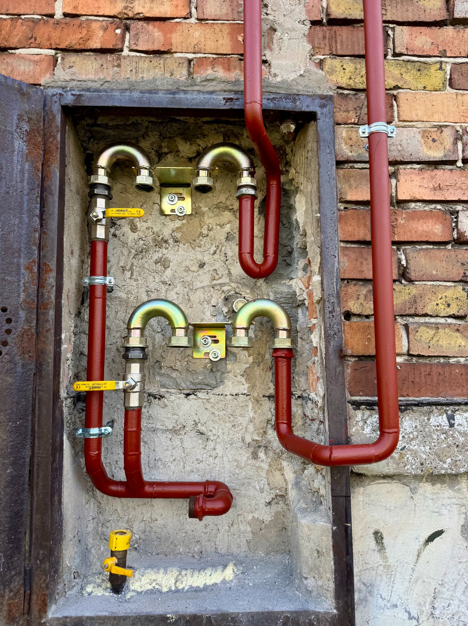 Wymiana wnętrza skrzynki wraz z konsolą i rozprowadzeniem na 2 gazomierze.