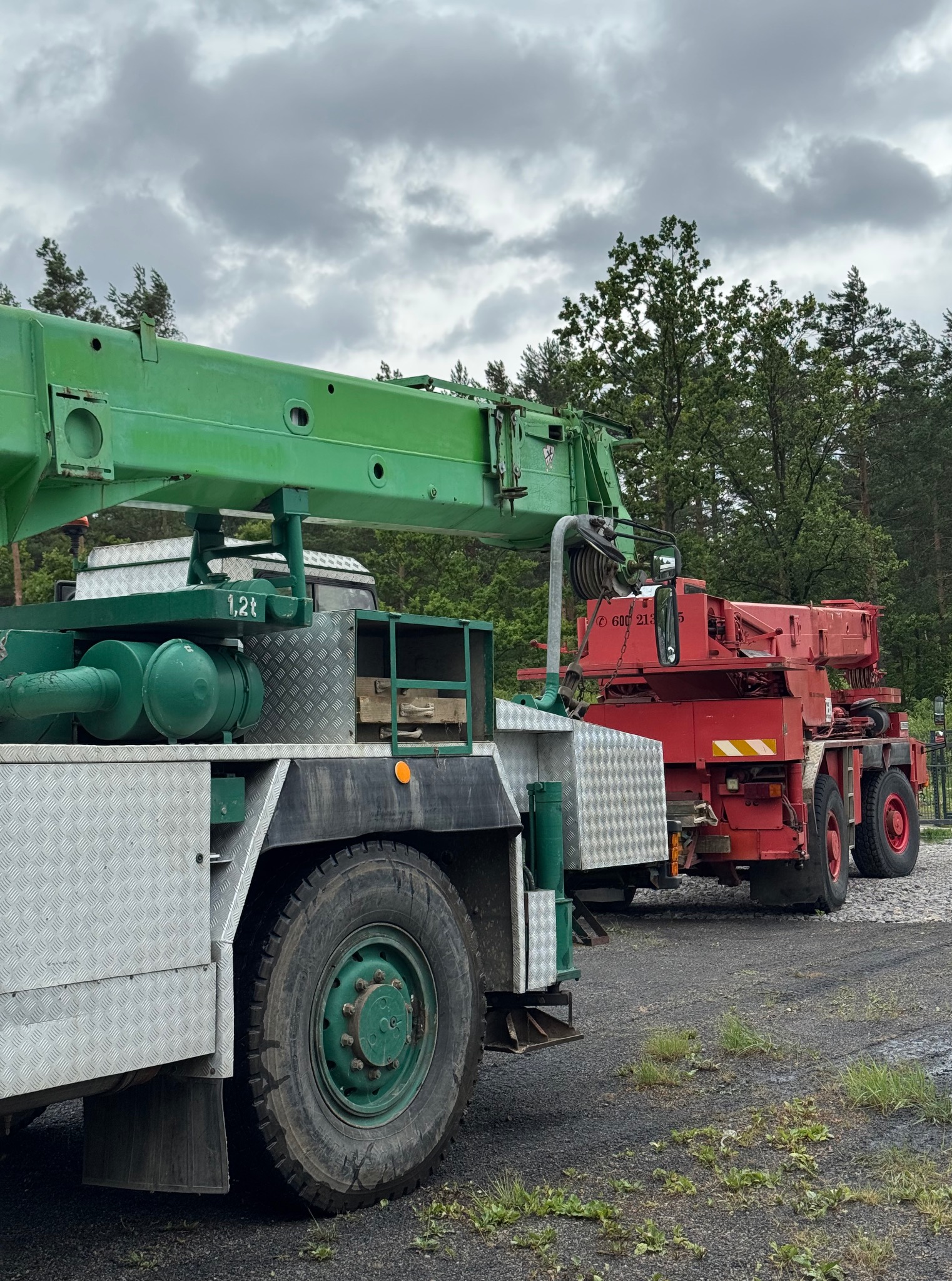 Wynajmę żurawi do 40T LIEBHERR