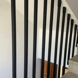 Barierka schodowa w stylu harfa.