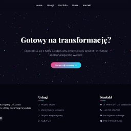 Łukasz Borkowski IT Emergency - Nowoczesny układ strony internetowej z ciemnym tłem w kosmicznym stylu, z nagłówkiem 'Gotowy na transformację?' i przyciskiem 'Rozpocznij rozmowę'.