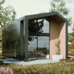 Nowoczesny, minimalistyczny dom z ciemną elewacją i dużymi oknami, otoczony zielenią. Widoczne krzesła na tarasie i roślinność w tle.