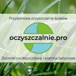 Grafika z logo oczyszczalnie.pro na tle trawy z kroplami rosy, promująca przydomowe oczyszczalnie ścieków i zbiorniki na deszczówkę.