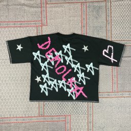 Koszulka koncertowa dla piosenkarki Cyrko
Projekt kroju + Szycie + Projekty graficzne + Haft + Nadruk DTF + Folia Glitter