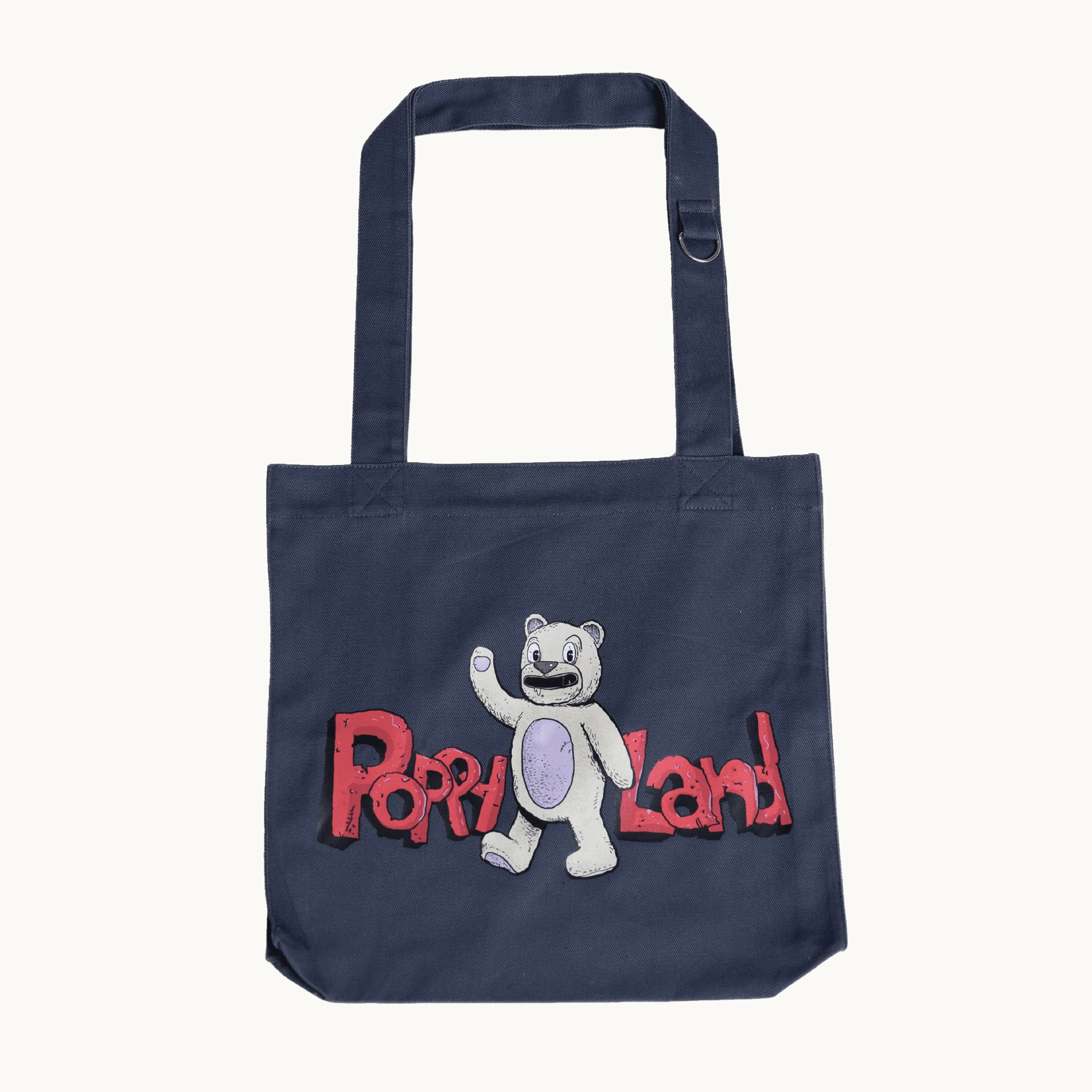 Granatowa torba bawełniana z nadrukiem DTF 'Poppy Land' z motywem kreskówkowego misia, uchwyty z metalowymi elementami. Projekt i szycie torby.