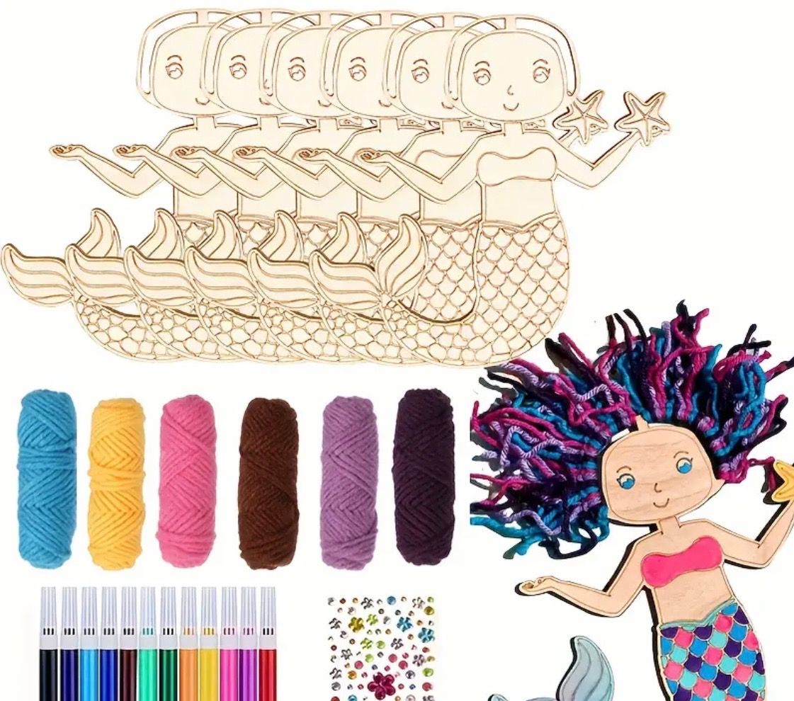 Zestaw kreatywny: drewniane syrenki do dekoracji z włóczką, flamastrami i naklejkami. Jedna syrenka już pomalowana, reszta surowa. Idealne na warsztaty.