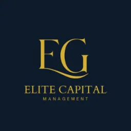 Eleganckie logo 'EG Elite Capital Management' w złotej kolorystyce na granatowym tle. Litery 'EG' połączone ozdobną linią. Minimalistyczny i profesjonalny design.