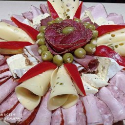 Deska wędlin i serów