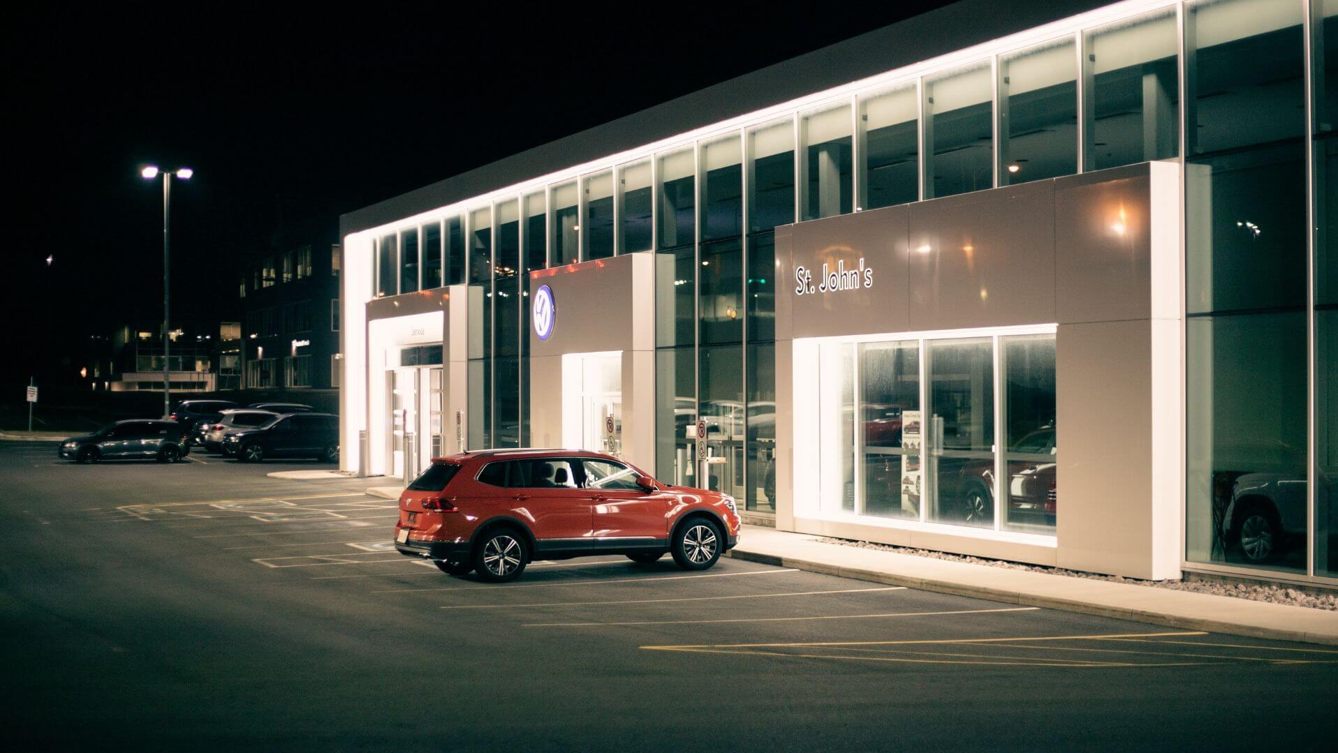 czyszczenie i mycie witryn, salonów samochodowych i meblowych