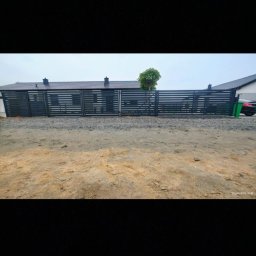 Adrian Pawlak - Przed domem Słupca