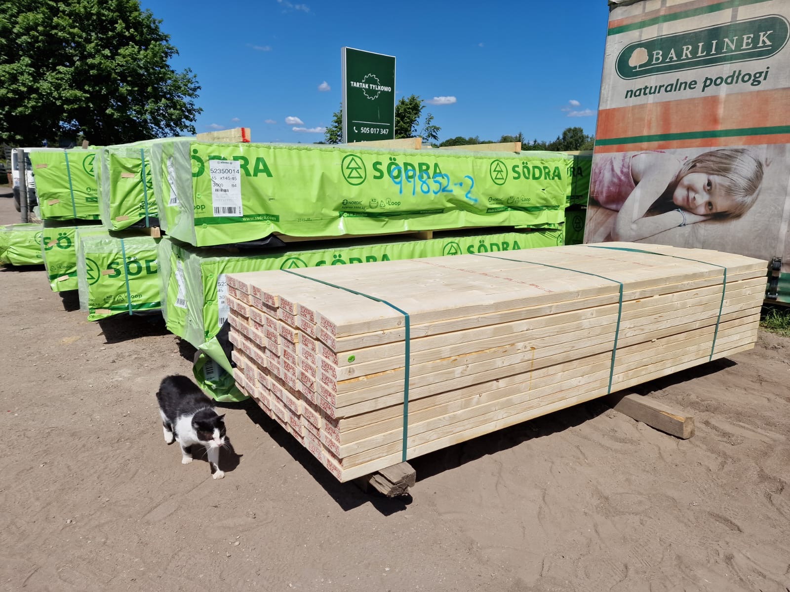 Jesteśmy też bezpośrednim importerem drewna konstrukcyjnego C24 ze Szwecji.