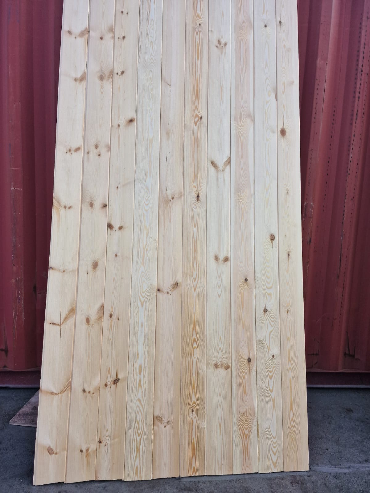 Produkujemy deski elewacyjne, podbitki i boazerię.