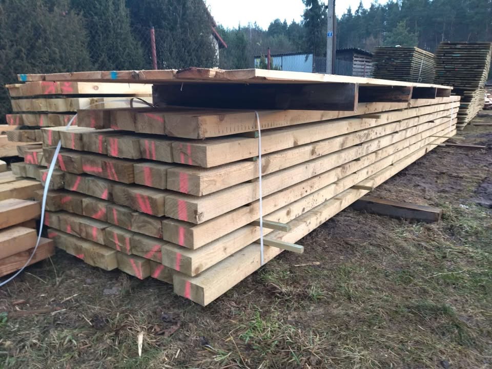 Produkujemy więźby dachowe, oraz kantówki o różnych przekrojach.