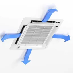 Kasetonowa klimatyzacja sufitowa z niebieskimi strzałkami ilustrującymi przepływ powietrza, na białym tle. Widok z dołu.