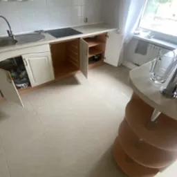 Wyciągnięcie mebli z kuchni