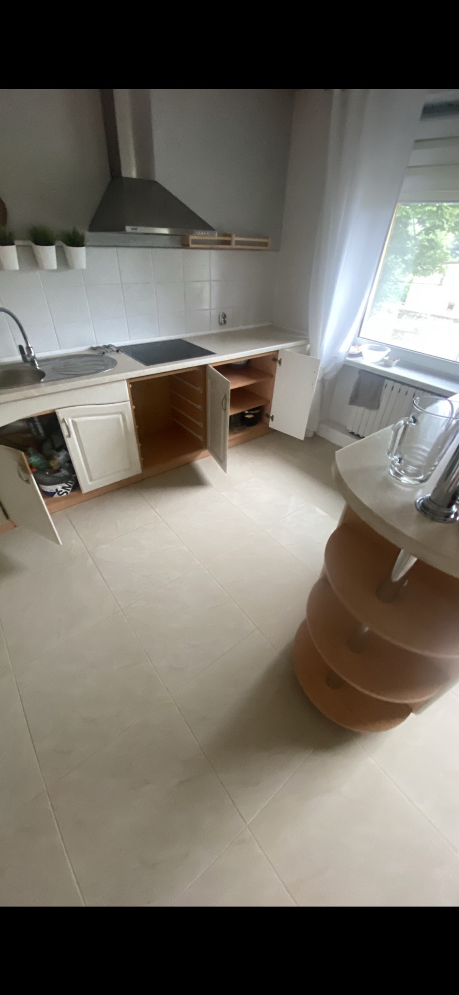 Wyciągnięcie mebli z kuchni