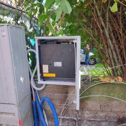 MKZ SPÓŁKA Z OGRANICZONĄ ODPOWIEDZIALNOŚCIĄ - Montaż Kopensatora SVG na budowie 2