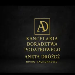Eleganckie logo Kancelarii Doradztwa Podatkowego Aneta Dróżdż z inicjałami 'AD' na ciemnym tle, poniżej napis 'Biuro Rachunkowe'.