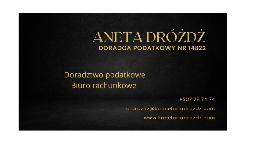 Wizytówka z ciemnym tłem prezentująca dane kontaktowe doradcy podatkowego Anety Dróżdż, z numerem licencji i adresem strony internetowej.